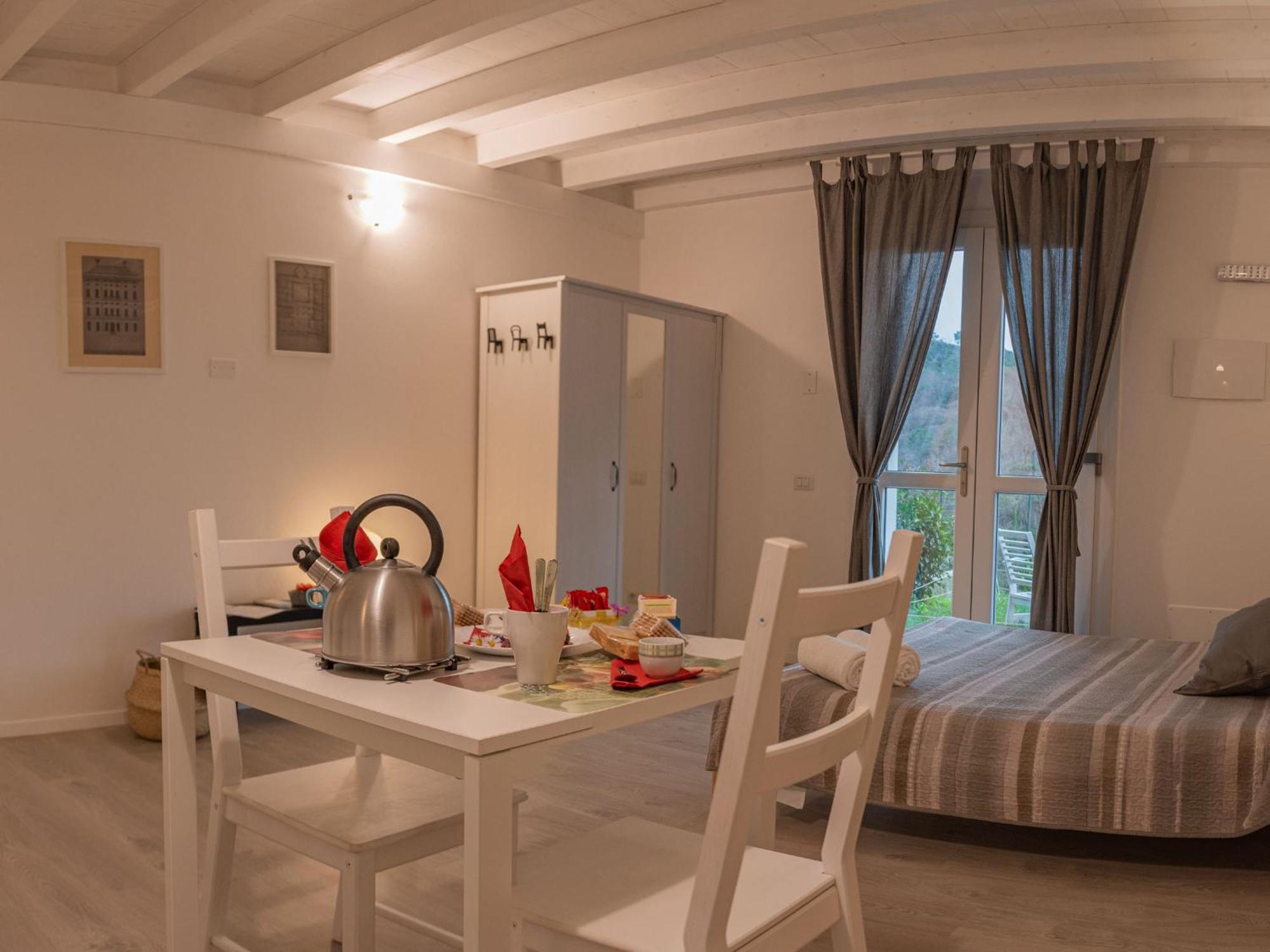 Agriturismo Orto Dei Rolli مونيلّي الغرفة الصورة